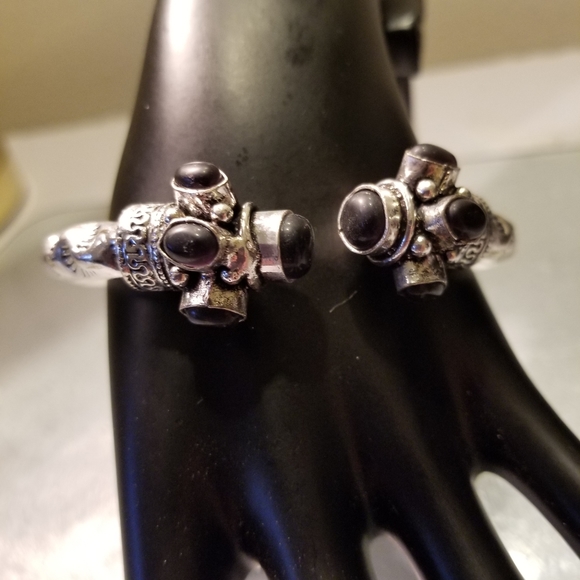 GRACEFUL BRACELET NWOT